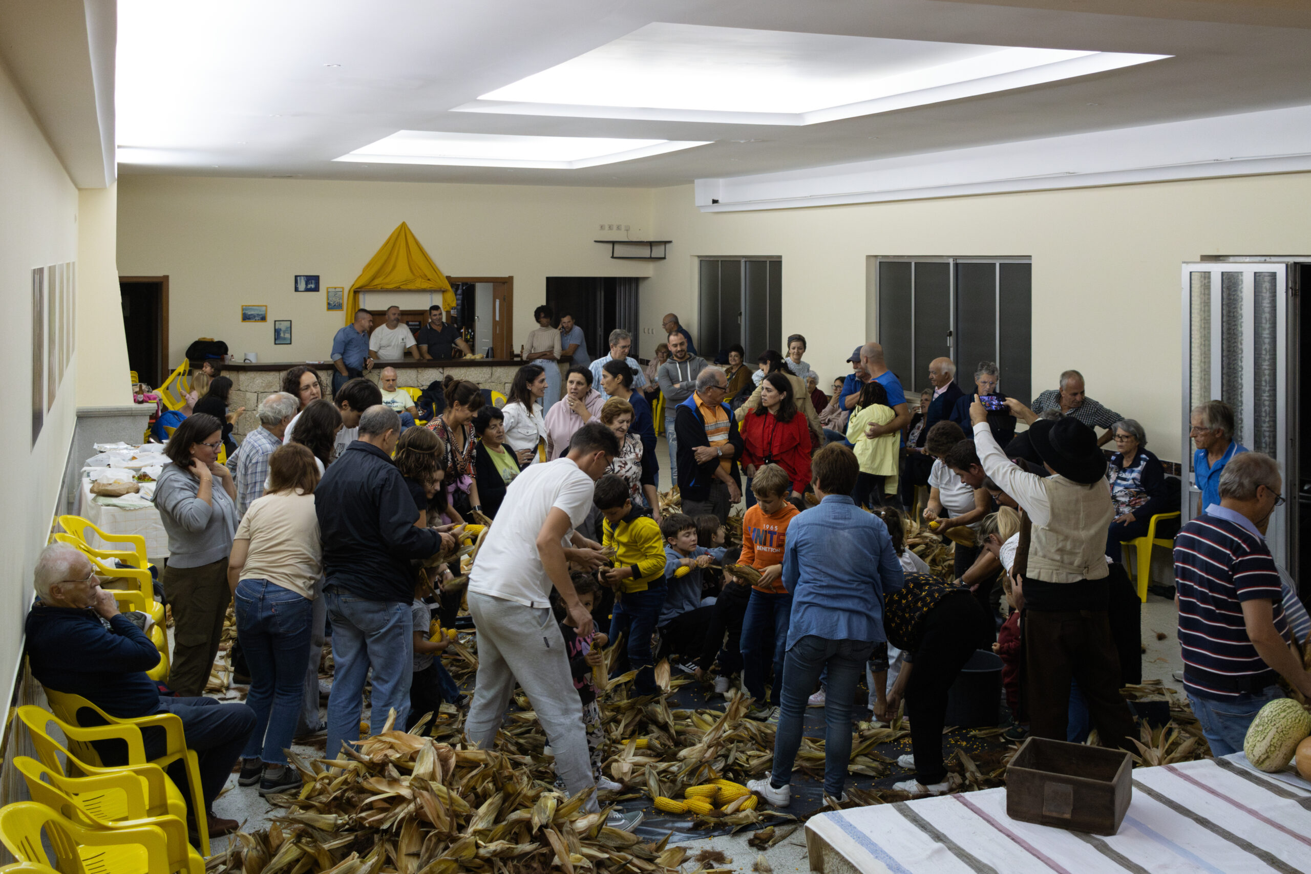 Fotografia da Galeria de 'Desfolhada Tradicional - ACS Couto de Esteves'